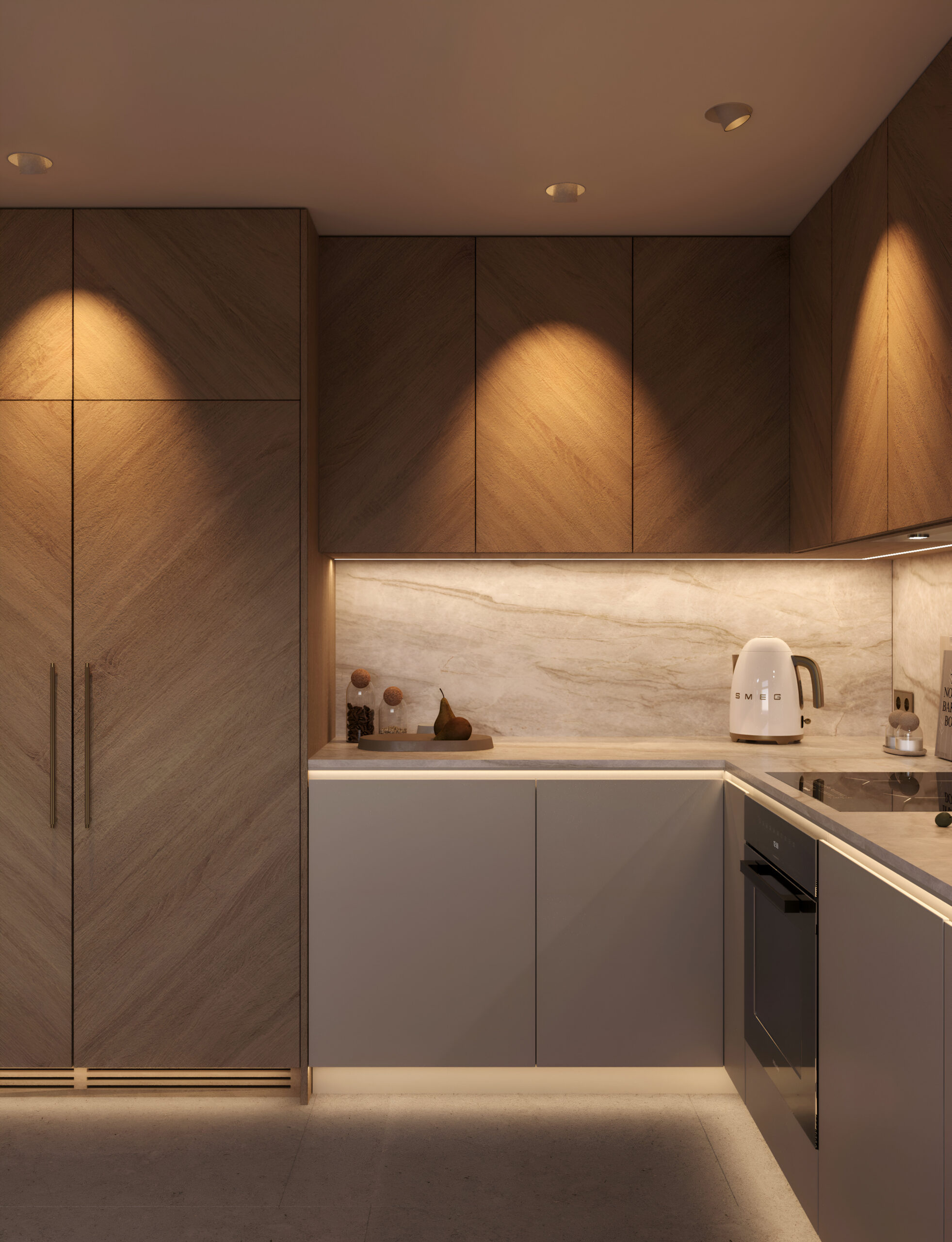 Stiligt - träkök i ek med stiligt träskåp, belysning under skåpet, backsplash i marmor och integrerade vitvaror.